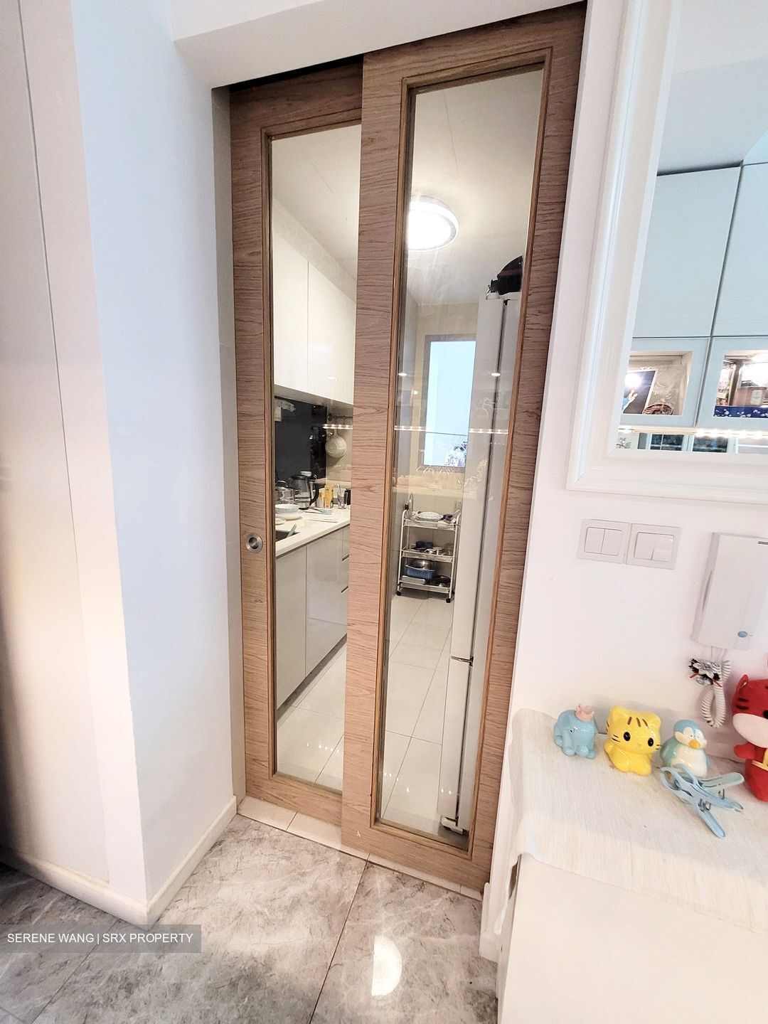 The Santorini (D18), Condominium - For Rent