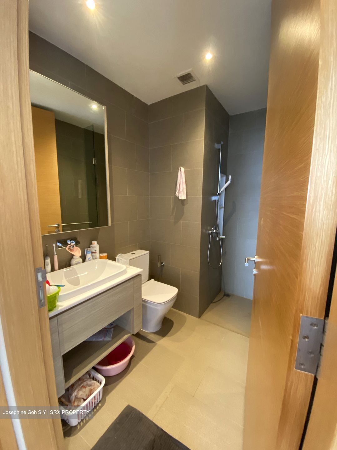 The Crest (D3), Condominium - For Rent